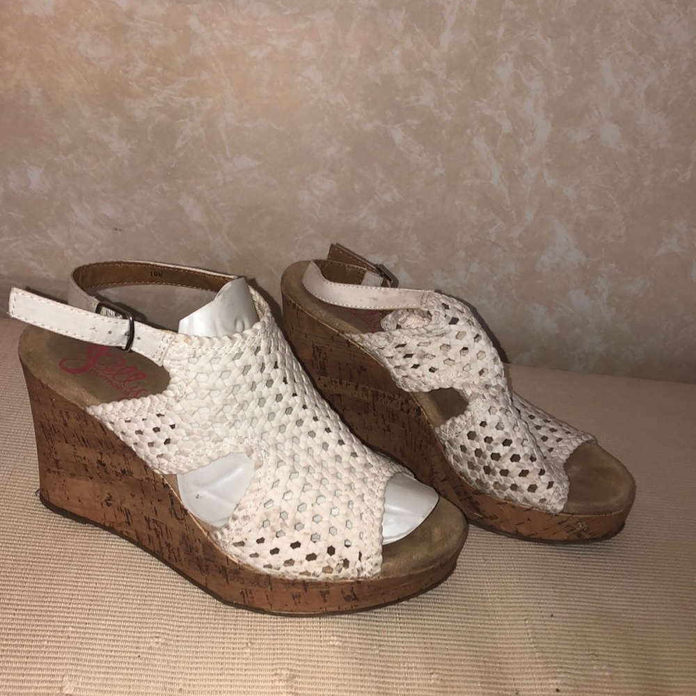 White Wedges